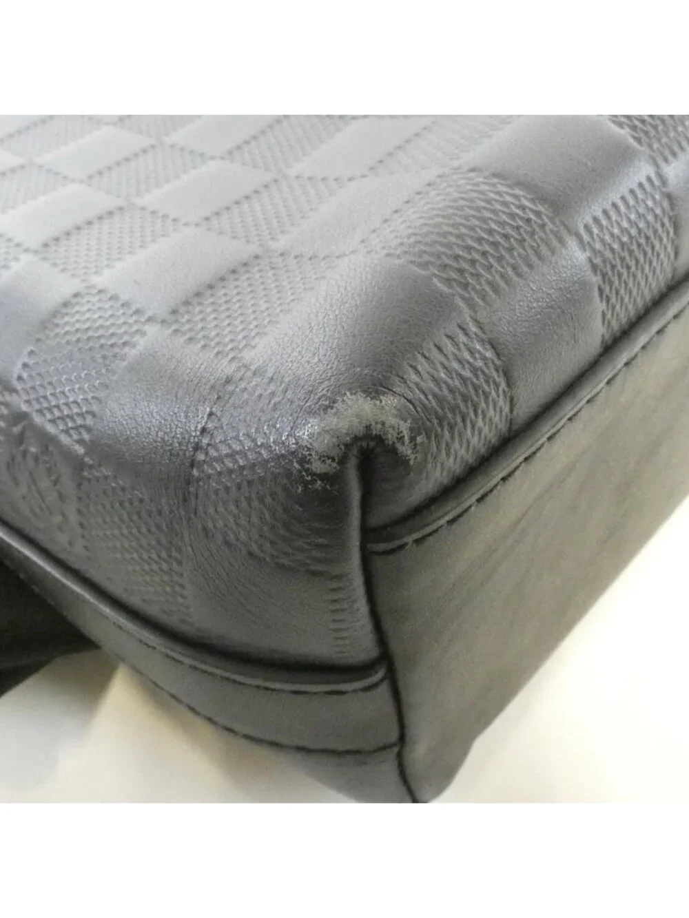 Louis Vuitton Damier Infini Discovery Messenger PM Shoulder Bag